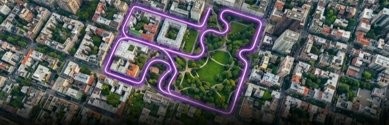 Vue aérienne stylisée d'un quartier urbain et d'un parc, montrant une ligne lumineuse violette retraçant l'historique des déplacements d'un animal sur 60 jours.